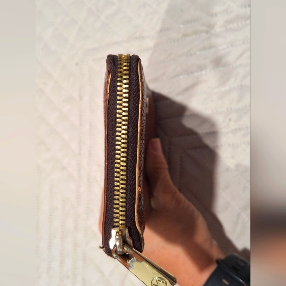 Valentina Genuine Leather Wallet - Picture 10 of 10